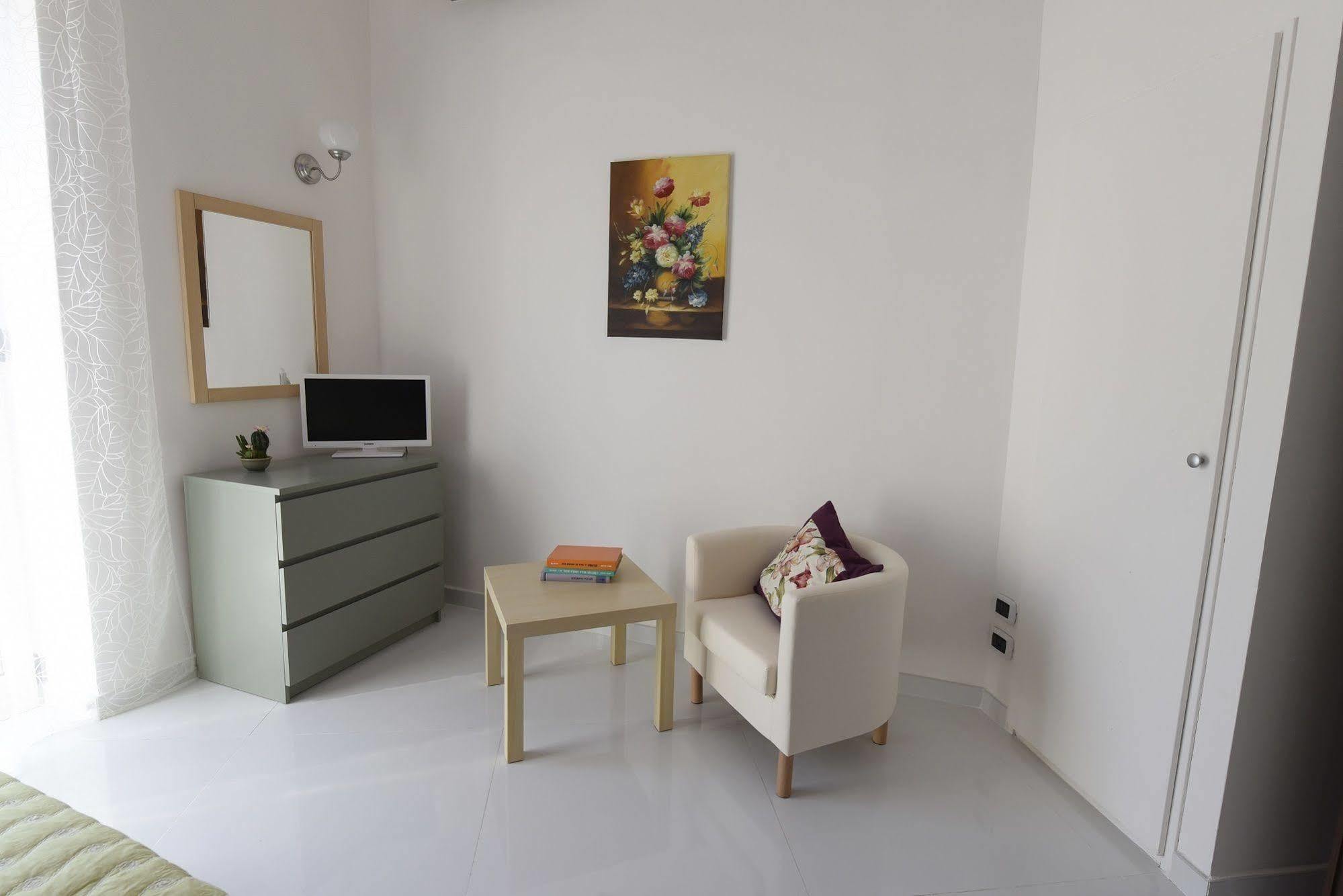 Evita House B&B Помпей Екстериор снимка