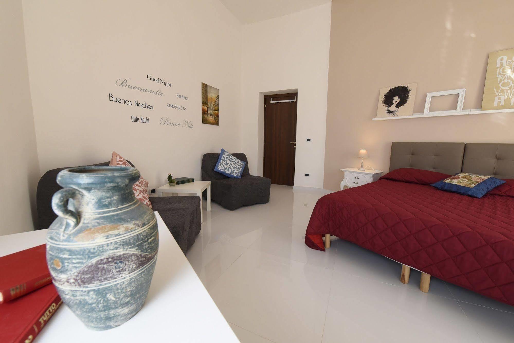 Evita House B&B Помпей Екстериор снимка