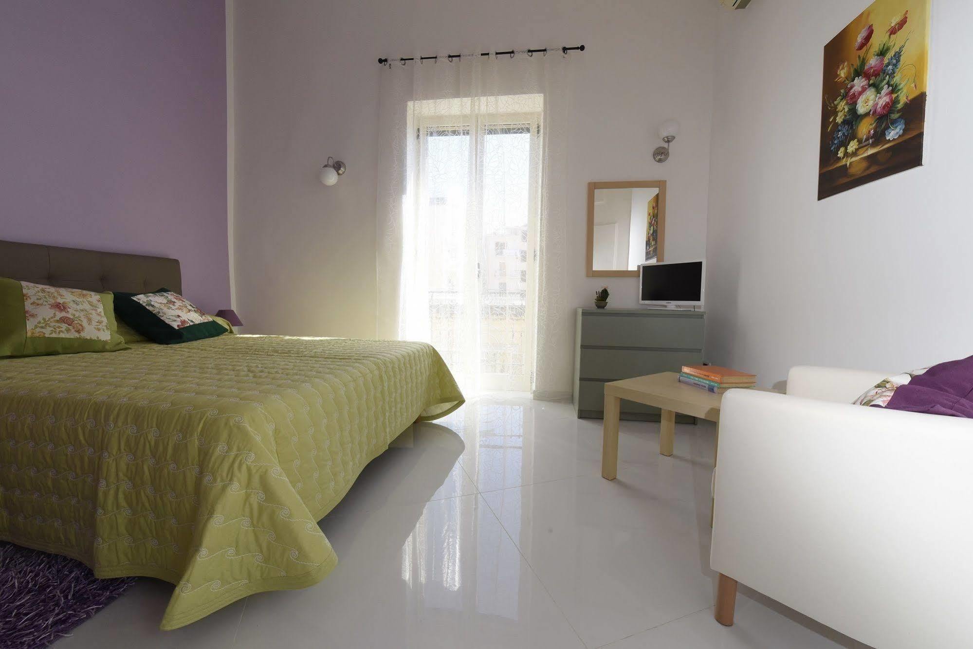 Evita House B&B Помпей Екстериор снимка