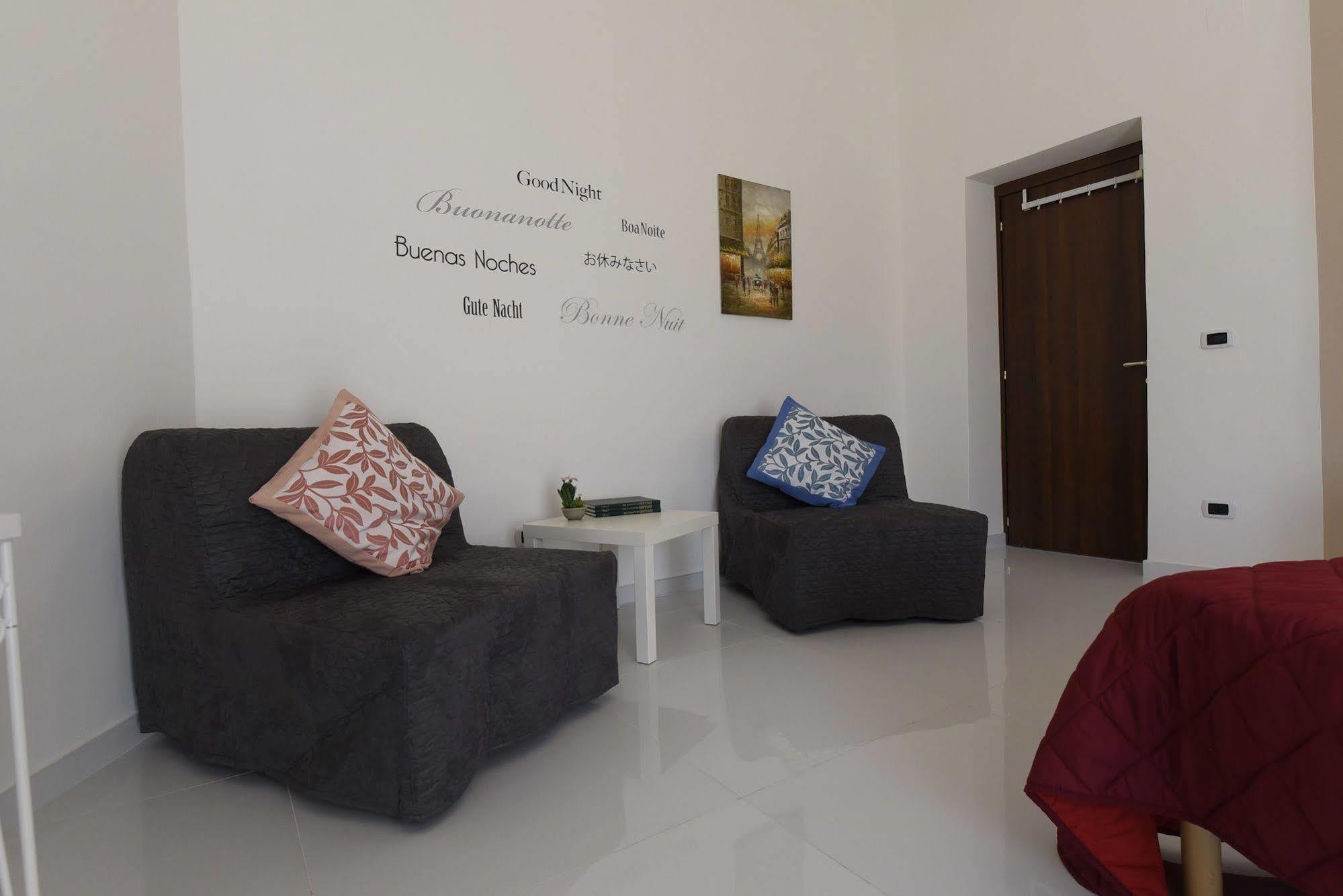 Evita House B&B Помпей Екстериор снимка